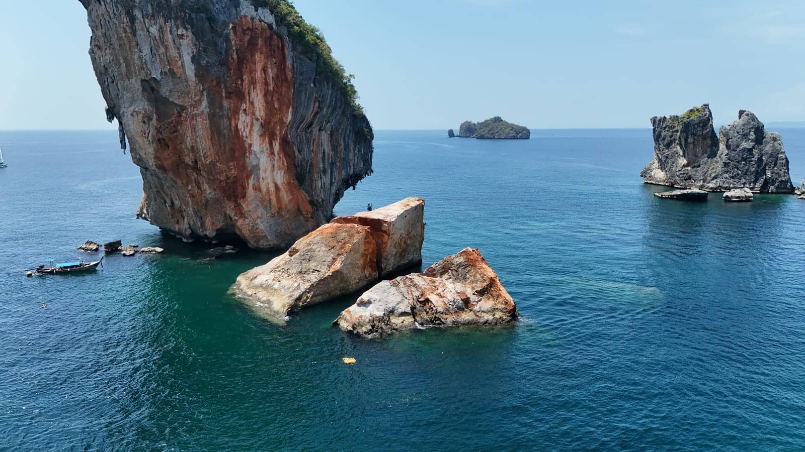 falaises de calcaire brisé de Koh Mae Urai, Krabi
